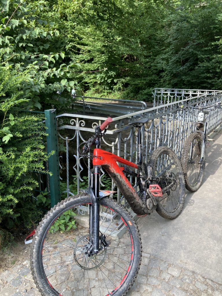 Smooth roots, lots of mud and a lot of good mood! 🤙🏼