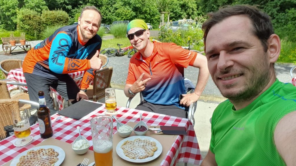 Zu Waffeln 🧇 & Bier 🍺 durch „Tinkas“ 🦣 Revier