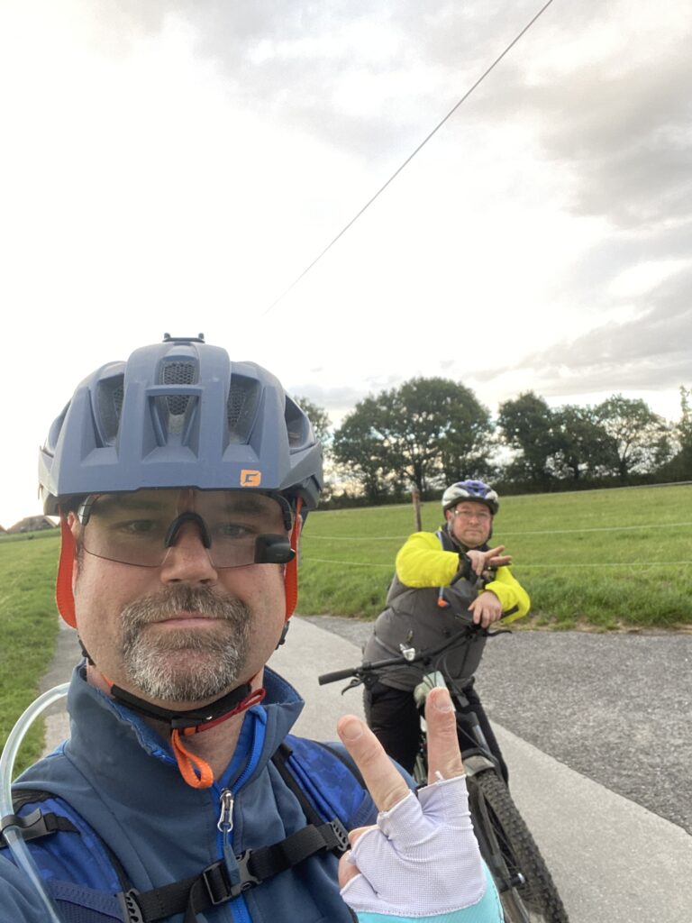 Montags-EMTB- Suvival-Tour oder: Mit Schmiddi irgendwo im nirgendwo im Busch (matschig, offroad, dunkel…)